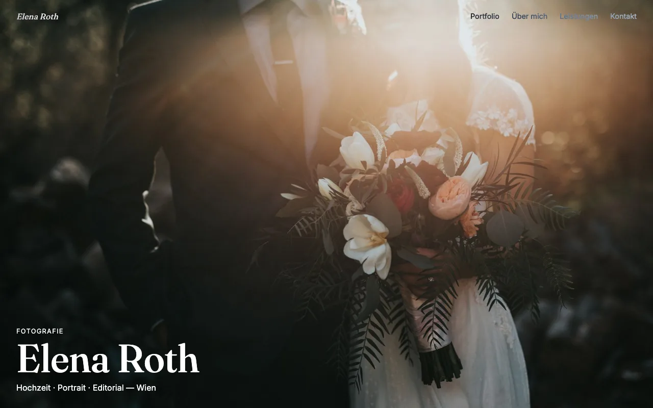 Elena-Roth-Konzept: editoriale Fotografen-Portfolio-Seite mit Creme-Galerie und Bento-Grid